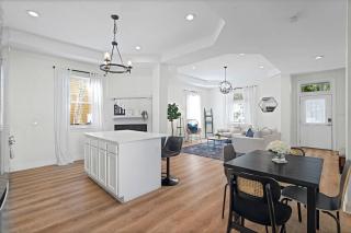Designer 2BR - Historic Charm Walk to Fun - 2