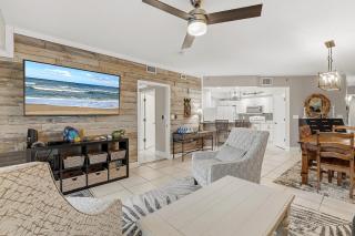 Oceanwalk 7-306 - 6