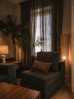 Designer Hideaway Private Patio near Wicker Park - 9