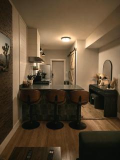 Designer Hideaway Private Patio near Wicker Park - 6