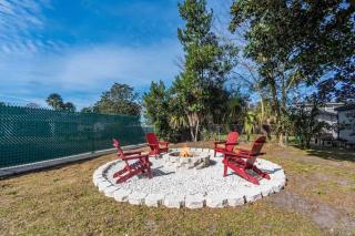 The Palmstone - Near the Beach Fire Pit - 7