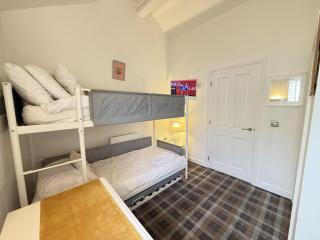 Sand Dollar, The Bay, 2 bedrooms with ensuites, parking for 2 cars, 2 small dogs welcome - 2