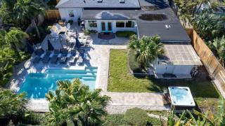 Poolside Palms - Team Joseph Ellen - 0