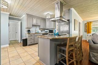 Saint Johns Oasis - Pool Hot Tub Grill - 6