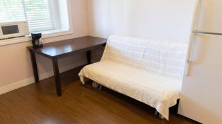 Cozy 1BR Burnaby Retreat Near Metrotown - 4