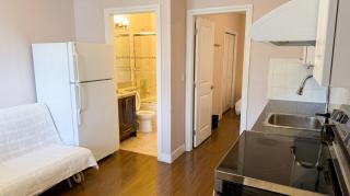Cozy 1BR Burnaby Retreat Near Metrotown - 1