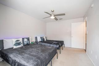 Stylish 2-Bedroom Minutes from Universal Orlando - 4