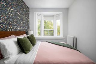Vintage Charm on Roncesvalles - Apartment - 0