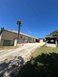 Large stone house, pool, and leisure activities - 6