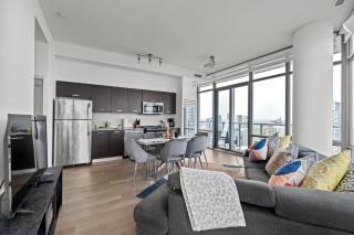 Spacious 2 Bedroom High Floor with Skyline View with Balcony in DT Toronto - 2