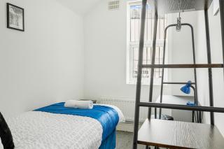 NEW! 4BR House, free parking, near City Centre - 9