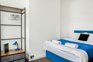 NEW! 4BR House, free parking, near City Centre - 6