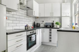 NEW! 5BR House, free parking, near City Centre - 7