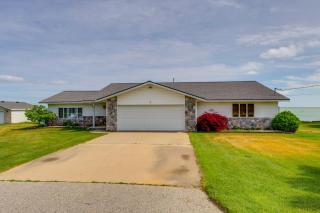 Waterfront Lake Huron Getaway w/ Private Beach - 6