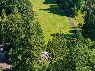 Lazy Bear Lodge · Spacious 6BR Lodge with Chef's Kitchen, Hot Tub, Golf Views and more - 6