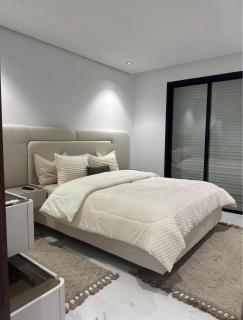 Chic & Cozy Urban Apartment - 1