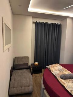 The crimson round bed luxe suite - 6