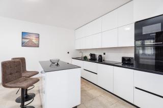 Sunny Bay Apartments - 2