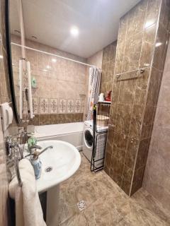 Luxury Stay with Pool in City Center - 3