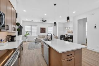 2BR Retreat 5 Min Downtown + Medical District - 8