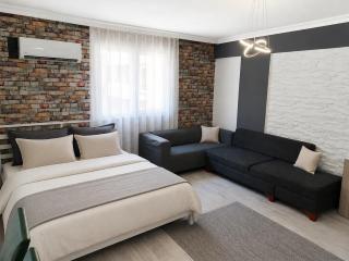 Luxury and Comfort in Central Alsancak Perfect for Groups or Families - 5