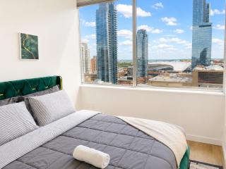 Cozy Apt With City Views - 2