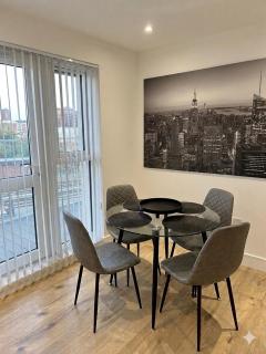 Modern Central Apartment 1-Min Walk to Station - 5