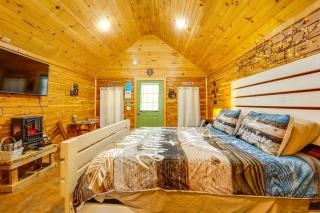 Close to Blanchard Caverns! Nature-Centric Cabin - 5