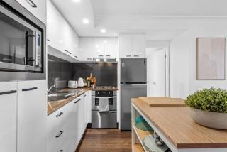 Modern on Mary 1 Bedroom, 1 Bathroom, 1 Car, Views! - 2