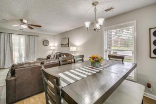 Golf & Lake Gateway: Hot Springs Village Retreat - 2