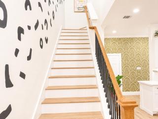 Downtown Luxe Retreat - King Bed, Pool, Pong, Billiards, Grill & FREE Coffee - 9