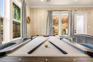 Downtown Luxe Retreat - King Bed, Pool, Pong, Billiards, Grill & FREE Coffee - 8
