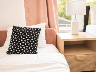 Downtown Luxe Retreat - King Bed, Pool, Pong, Billiards, Grill & FREE Coffee - 4