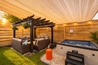 Downtown Luxe Retreat - King Bed, Pool, Pong, Billiards, Grill & FREE Coffee - 3