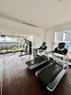 Skyline Apartment with Designer Room and Best View - 8
