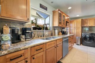 Burbank 4BR with Pool and Hot Tub by Colby and Conrad - 1