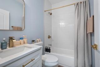 Beautiful Bright 2 bed - Near downtown Chicago - 2