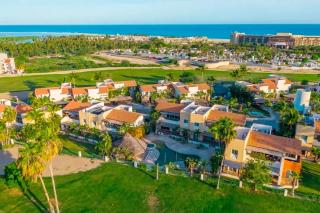 Beautiful house with a pool, golf course, and beach - 6