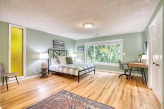 Stay Portland - Sandy Riverfront Mt Hood Cabin! 9 Queen Beds! - 4