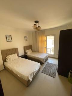 شقه في مدينتي غرفتين و صاله مكيفه مفروشه فندقي - Fully Furnished & Air-Conditioned 2-Bedroom Apartment with Large Living Room in Madinaty - 98 sqm - 5