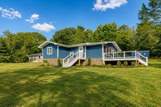 Lakefront, renovated, dog-friendly home with dock, paddleboards & firepit - 0