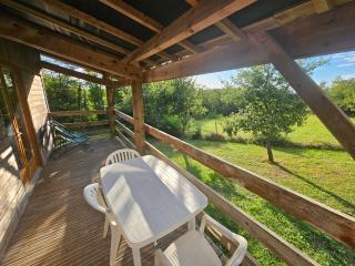 Chalet au calme avec terrasse, acceptant les animaux, parking et Wi-Fi inclus - FR-1-584-108 - 1