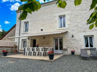 Gîte spacieux près du zoo de Beauval avec cour privative, terrasse, et équipements complets - FR-1-591-371 - 1