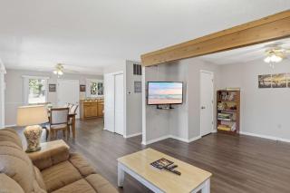 Private Dock-Deck-LakeHouse-Lake Front-3bd 2bth - 9