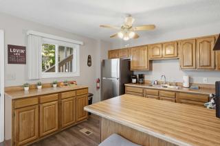 Private Dock-Deck-LakeHouse-Lake Front-3bd 2bth - 1