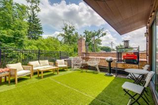 Walk to Stores & Parks! Stylish Chicago Apartment - 0