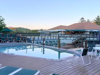 Waterville Estate chalet perfect for relaxing stays Access to Pool, Hot Tub, Gym - 2