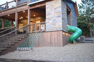 Summit Sky Treetop Views Hot Tub Pavilion Sleeps 6 - 8