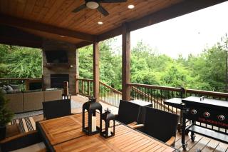 Summit Sky Treetop Views Hot Tub Pavilion Sleeps 6 - 2