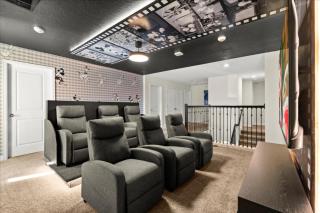 9 Bedrooms 5 Bathrooms Storey Lake 2885 Sc - 1